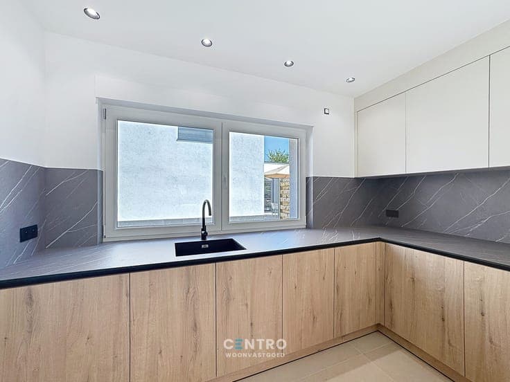Gerenoveerde woning met 4 slapks, ZUIDger. tuin en ruime ...