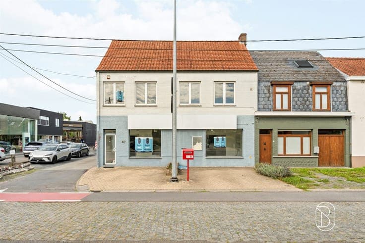 Topgelegen commercieel pand met parking