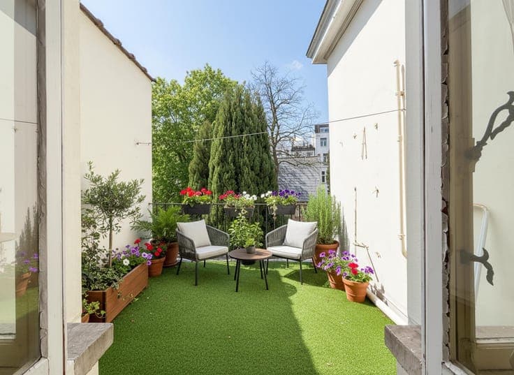 Pl. Brugmann – Apartment building (3 units) to renovate.