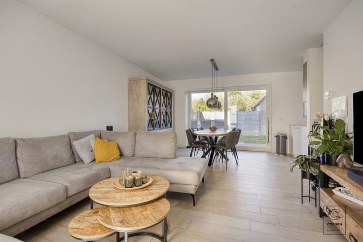 Newly built house (2023) with 5 bedrooms on prime location i
