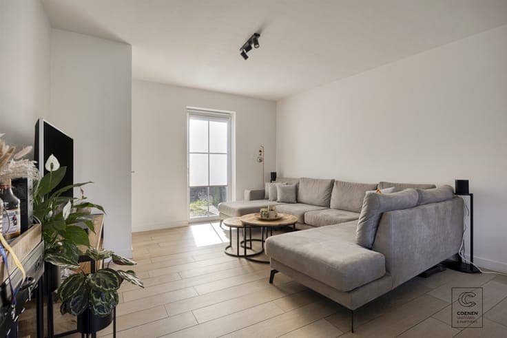 Newly built house (2023) with 5 bedrooms on prime location i