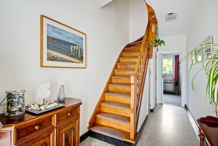 Ruime bel-etagewoning met vier slaapkamers op uitstekende...