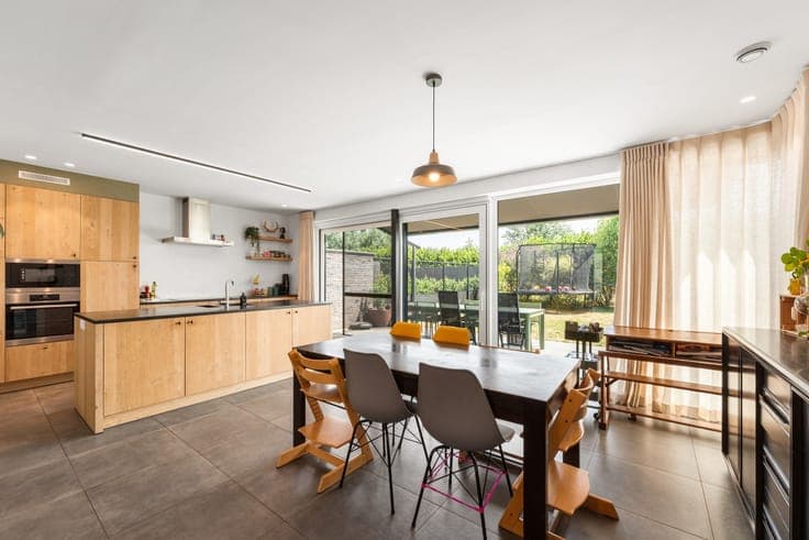 Recent semi-detached home with sunny garden