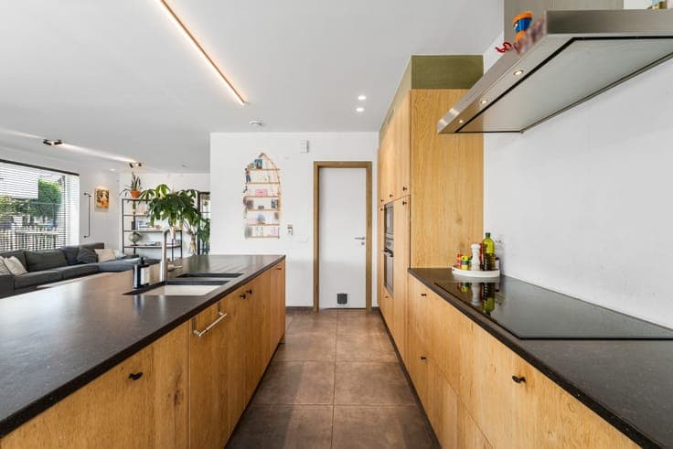 Recent semi-detached home with sunny garden