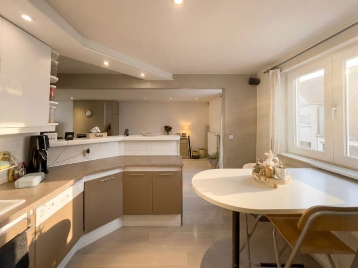 Karakterwoning met meerdere woonscenario's in het dorp va...