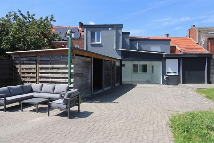 Ruime gerenoveerde woning met heel veel potentieel!