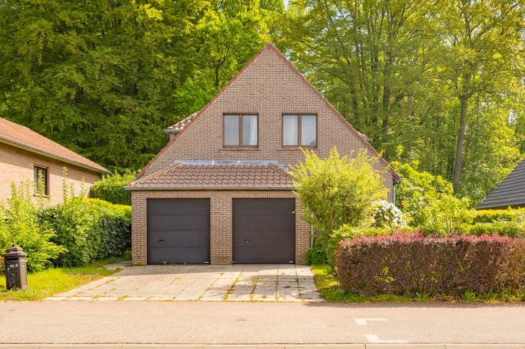 Villa with garden overlooking Moorselbos (4 bed)