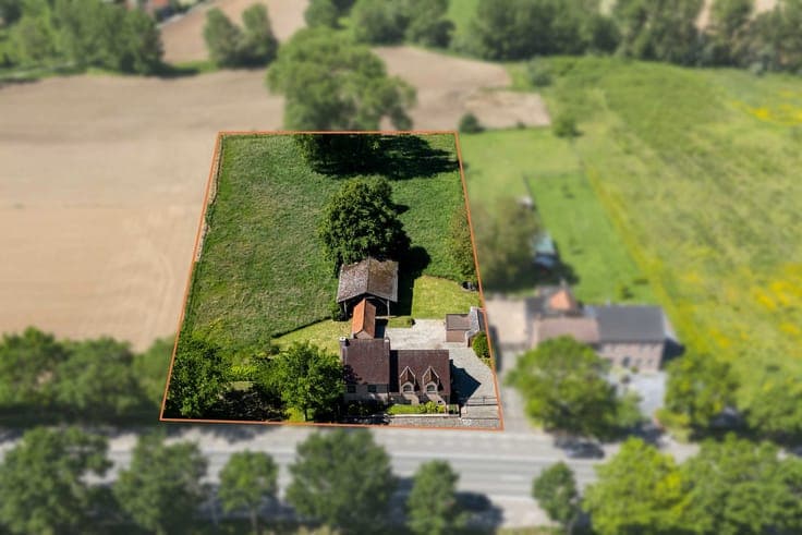 Characterful Farmhouse with Pasture on 7,845 m² in Zwalm