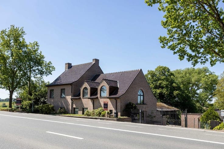 Characterful Farmhouse with Pasture on 7,845 m² in Zwalm