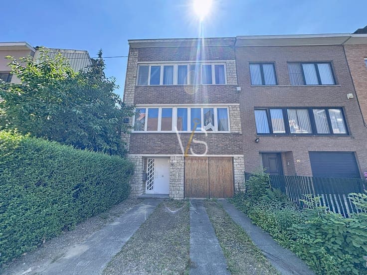 3-BEDROOM HOUSE TO RENOVATE WITH GARDEN, GARAGE AND CELLAR