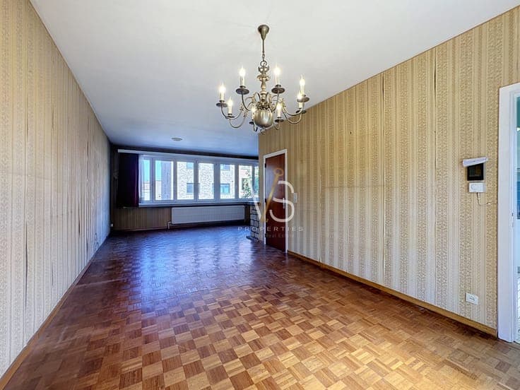3-BEDROOM HOUSE TO RENOVATE WITH GARDEN, GARAGE AND CELLAR
