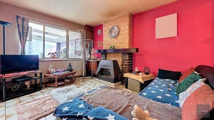 Petite maison avec jardin et garage