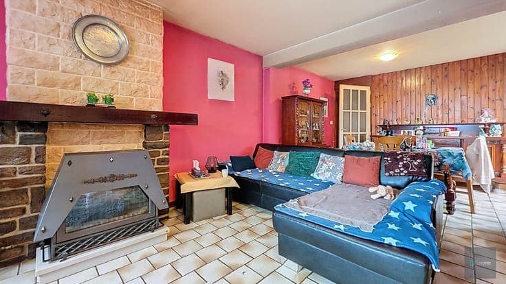 Petite maison avec jardin et garage