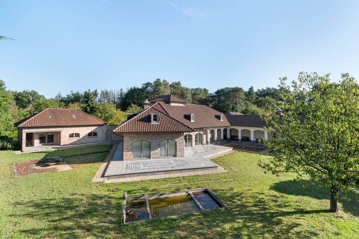 residential villa on 3490 m² for sale in Lichtaart