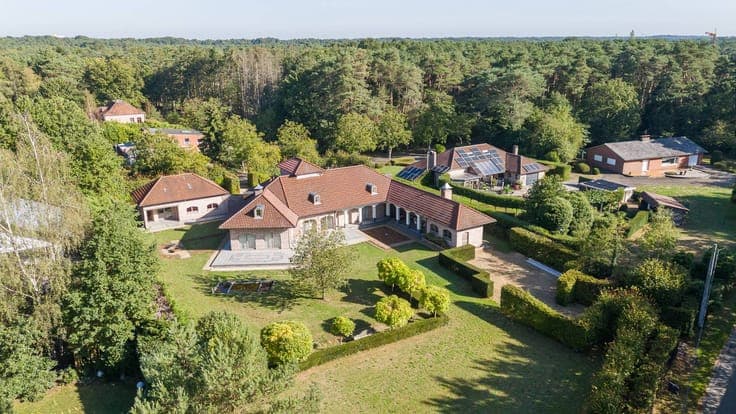 residential villa on 3490 m² for sale in Lichtaart