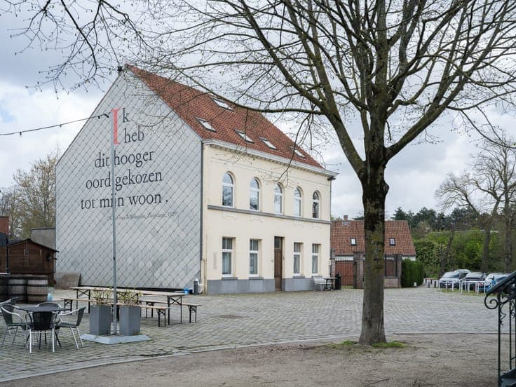 Characterful townhouse with city garden on the village squa