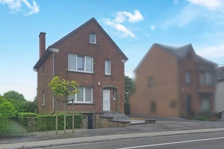 Maison 4 façades avec beau jardin et parking