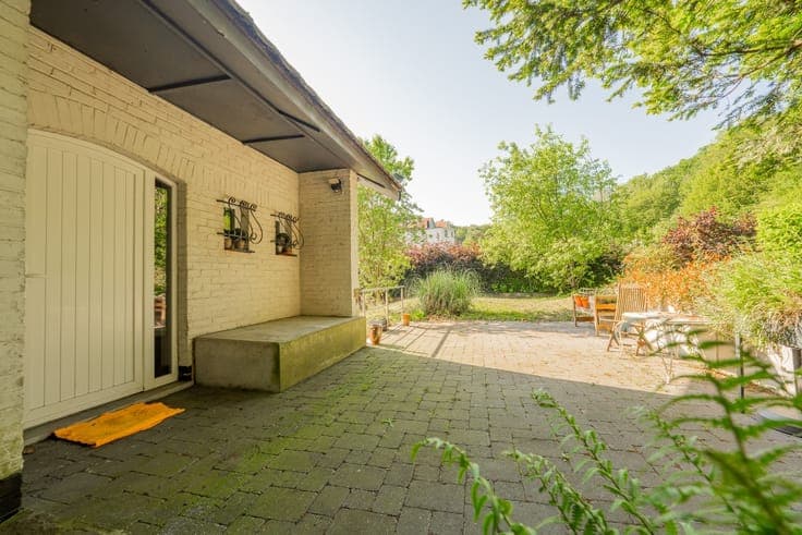 FOR SALE! Rare Property with a 120 m² Garage