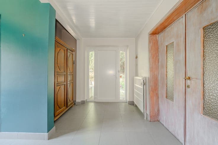 FOR SALE! Rare Property with a 120 m² Garage