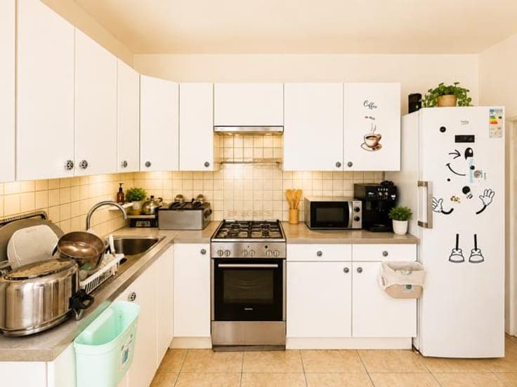 4-BEDROOM HOUSE + BACK GARDEN