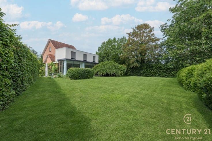 A charming, centrally located 4-bedroom house with a garden
