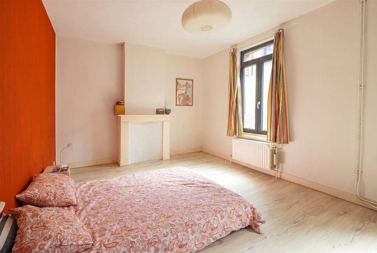 Charming 4-bedroom home with an enclosed patio—a real coup d