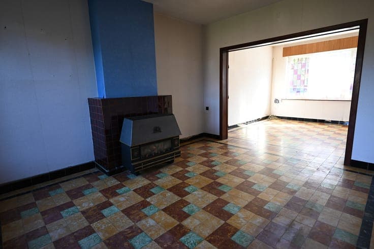 DEGELIJKE, te renoveren, woning met NIEUW dak op TOPLIGGING!