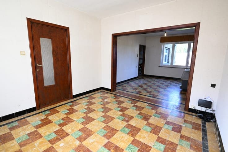 DEGELIJKE, te renoveren, woning met NIEUW dak op TOPLIGGING!