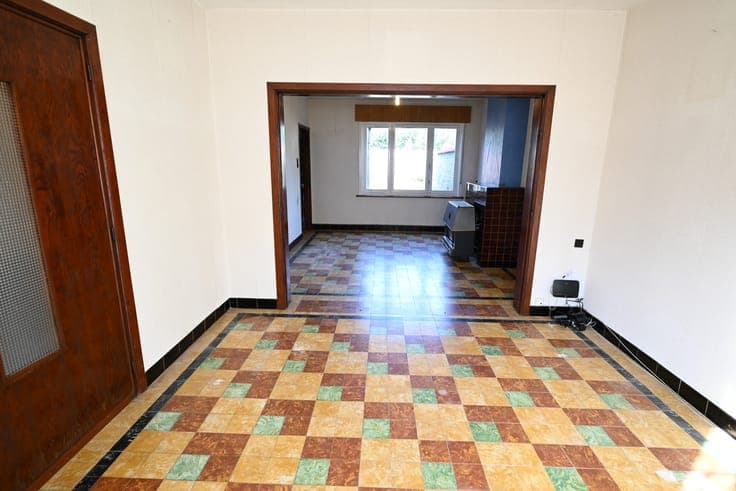 DEGELIJKE, te renoveren, woning met NIEUW dak op TOPLIGGING!