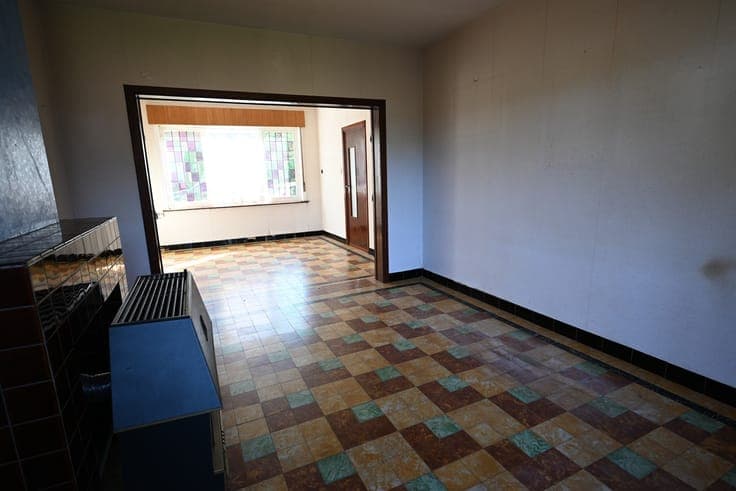 DEGELIJKE, te renoveren, woning met NIEUW dak op TOPLIGGING!