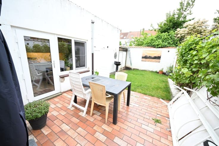 Verzorgde ruime woning met DUBBELE garage en stadstuin!