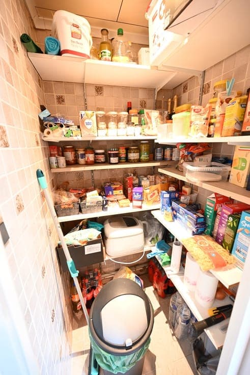 Verzorgde ruime woning met DUBBELE garage en stadstuin!