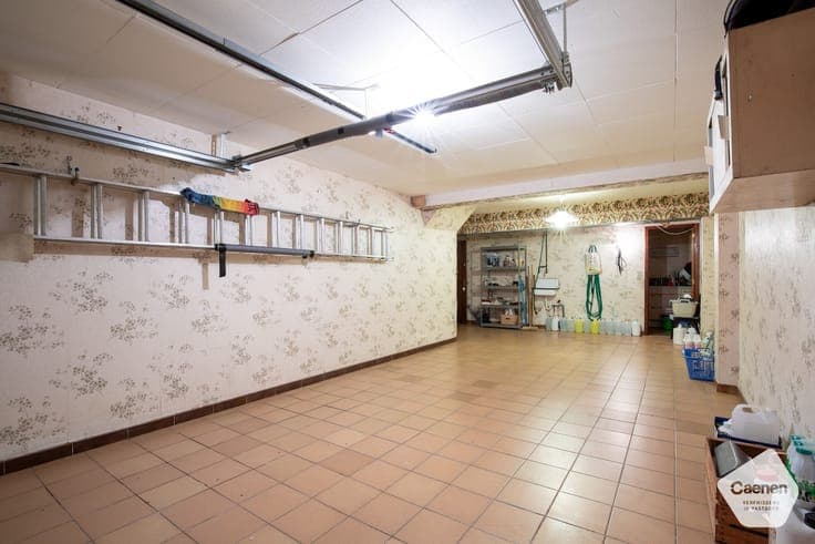 Ruime gezinswoning met inpandige garage op een rustige lo...
