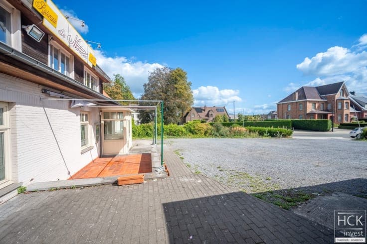 KRUISHOUTEM - Uniek pand met talrijke mogelijkheden of pr...