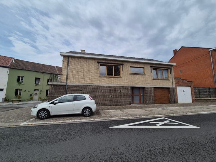 House in Les Bons Villers