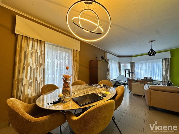 Opbrengsteigendom met 2 appartementen én 2 garages