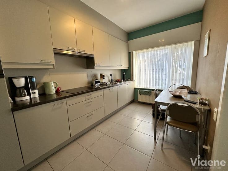 Opbrengsteigendom met 2 appartementen én 2 garages