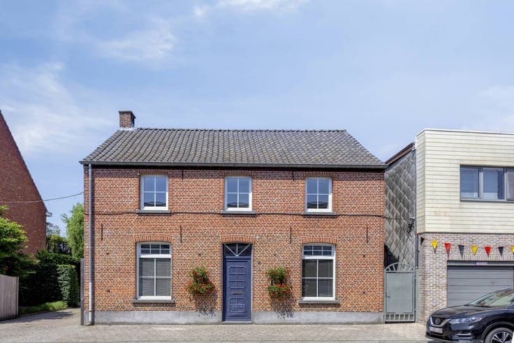 Family home for sale in Kalmthout-Nieuwmoer with workspace!