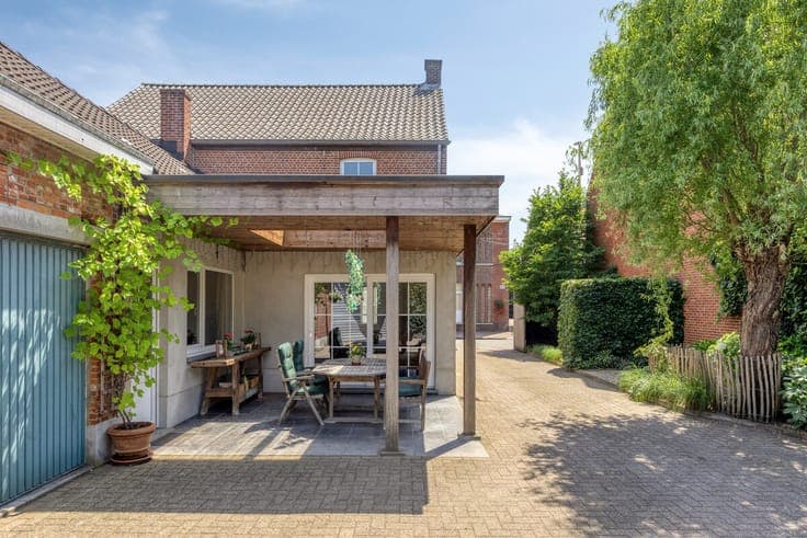 Family home for sale in Kalmthout-Nieuwmoer with workspace!