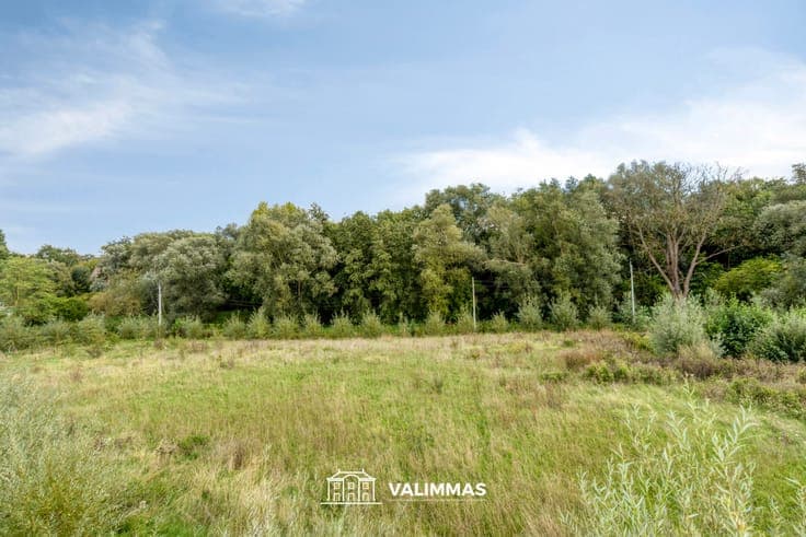 Villa-bungalow op 13 are, met mooie tuin & dubbele garage...