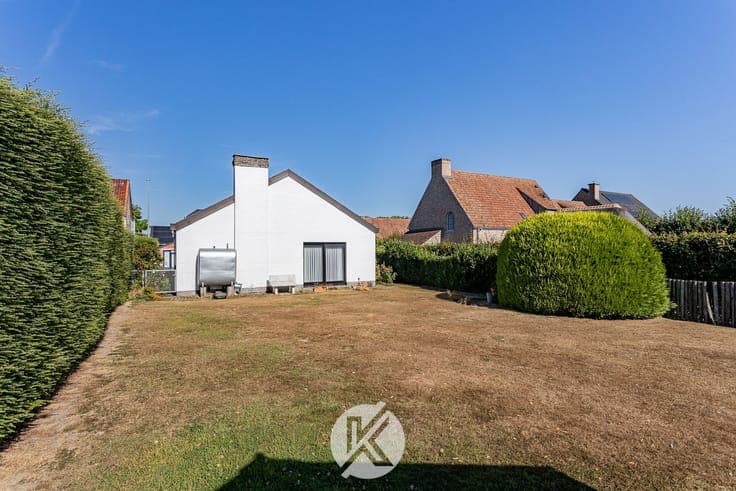 Robuuste bungalow op een interessante locatie