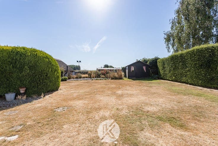Robuuste bungalow op een interessante locatie