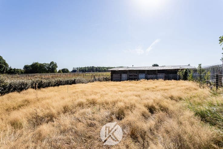 Robuuste bungalow op een interessante locatie