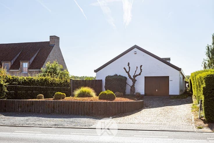 Robuuste bungalow op een interessante locatie
