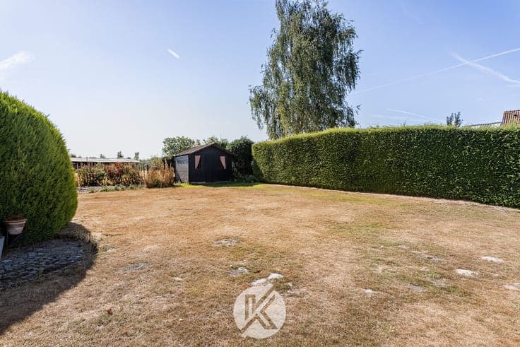 Robuuste bungalow op een interessante locatie
