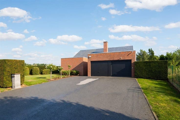 An open-concept home with a stunning view in Mullem!