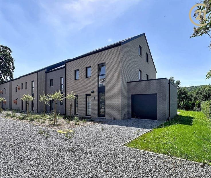 Maison 3 façades avec garage proche du bord de Meuse