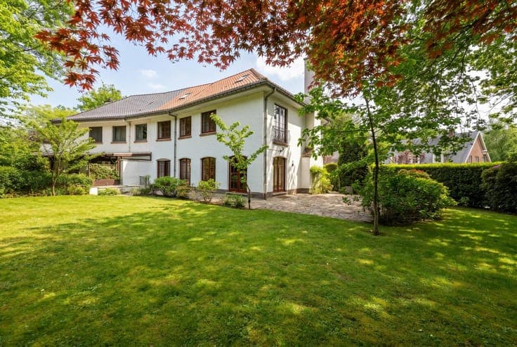 Baron d'Huart neighborhood, 3 façade house (4 bed / 2 bath)