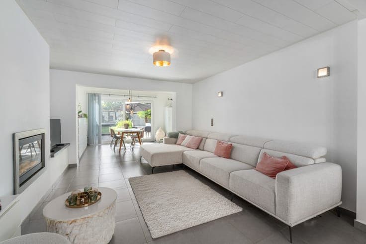 Renovated family home with 2 bathrooms, garden and garage