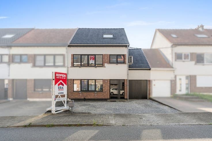 Renovated family home with 2 bathrooms, garden and garage